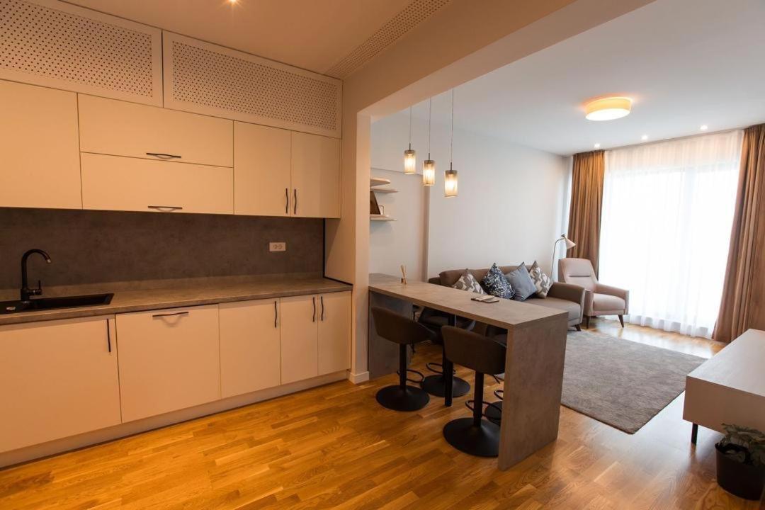 Escapism - Premium 1Br Apartment With Parking Bukarest Kültér fotó