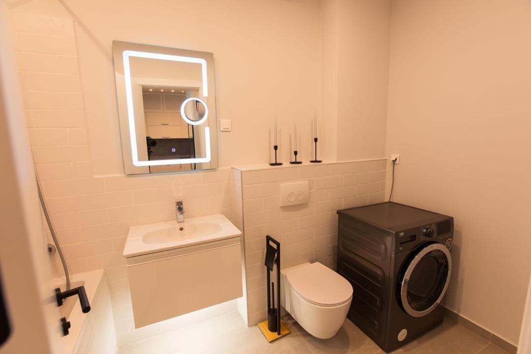 Escapism - Premium 1Br Apartment With Parking Bukarest Kültér fotó